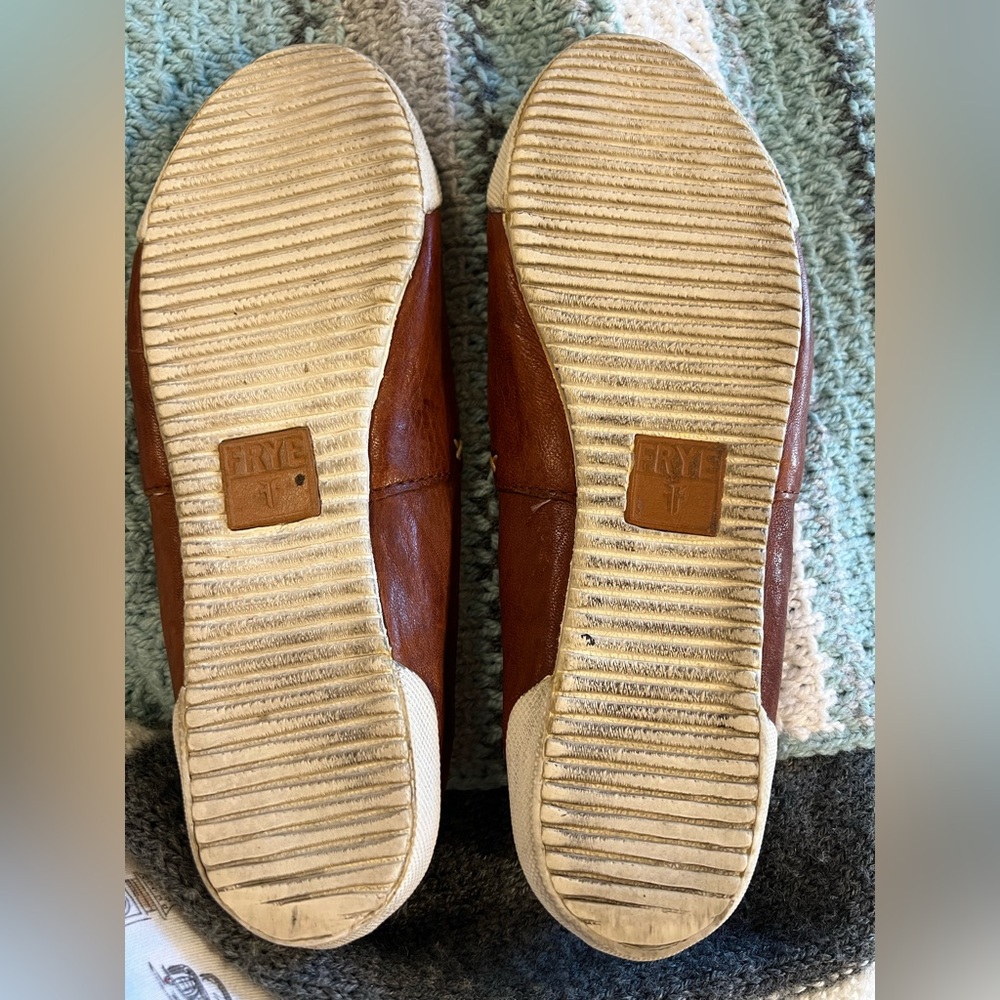 Frye Melanie Cognac Brown Scrunched Leather Slip-On Flats 9 - Picture 12 of 15